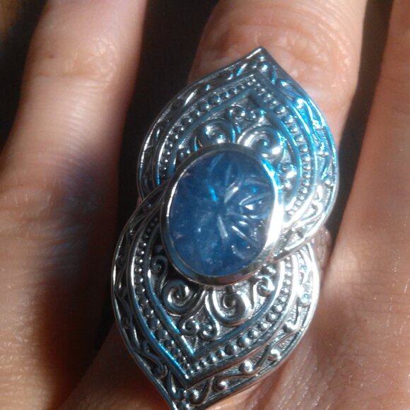 Indian Artistry Tanzanite Sterling Silver Carved Filigree Ring (Size 6) - Picture 4 of 16